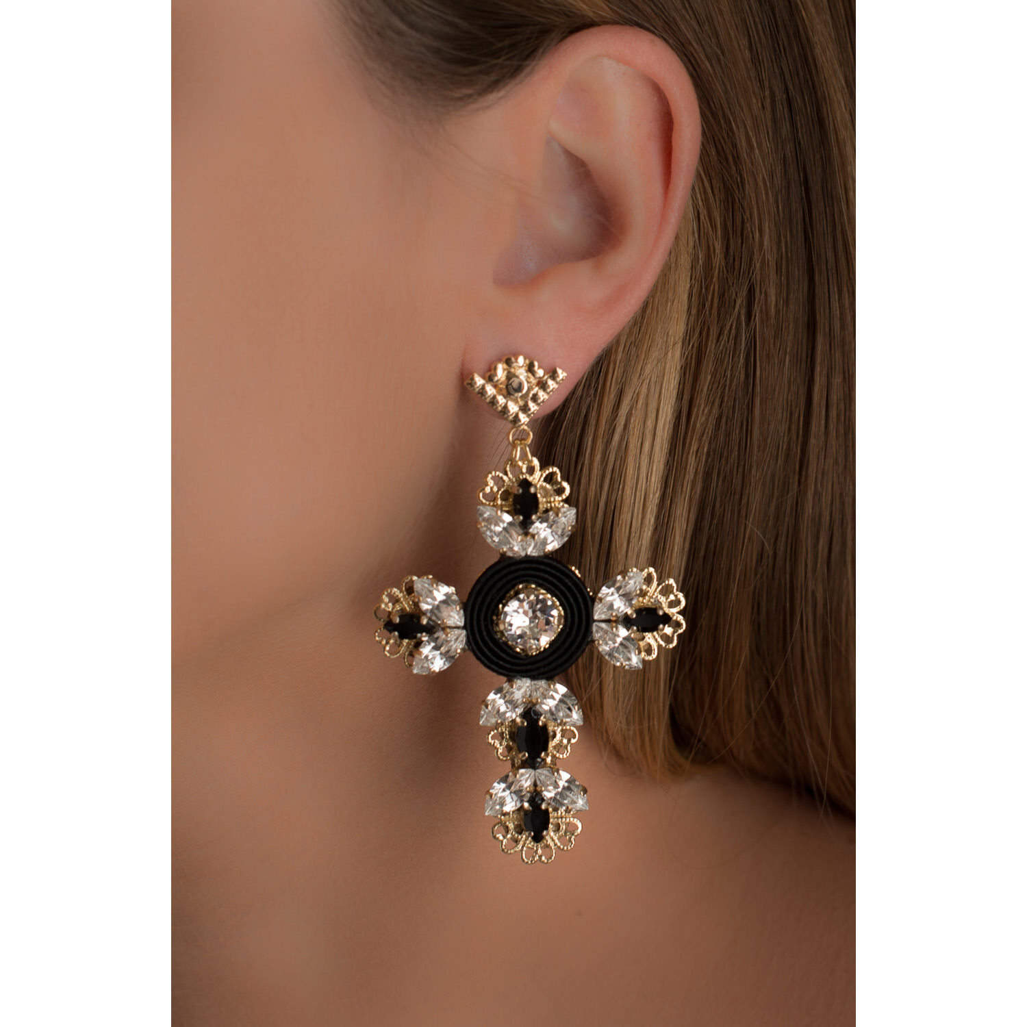 Croce con cristalli swarovski su orecchino da donna pendente grande nero e oro
